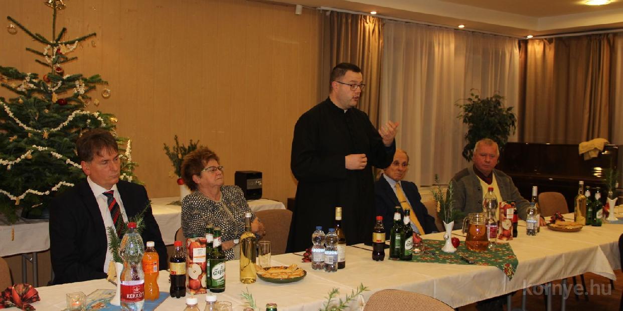 Haladunk a csendességben…