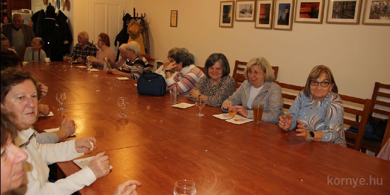 Jubilált a tollfosztás