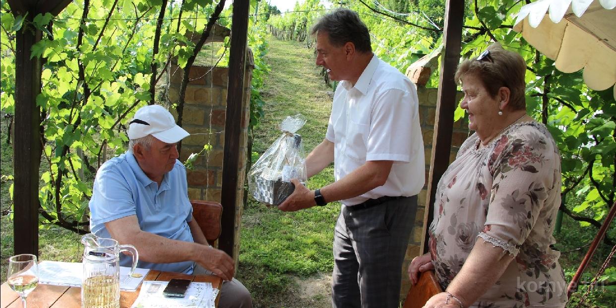 Orbán nap: megöntözték a szentet