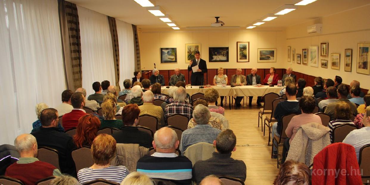Közmeghallgatás és falugyűlés