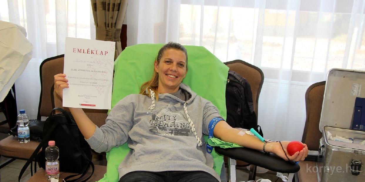 Négy debütáló az év utolsó véradásán