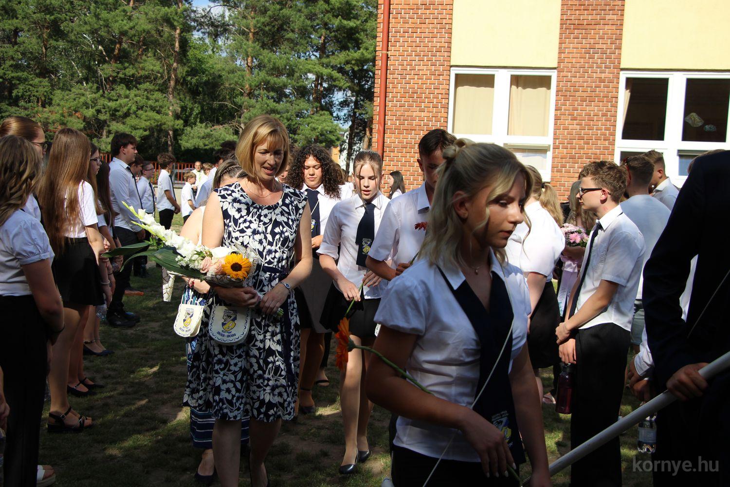 2026-06-19-iskolaballagás