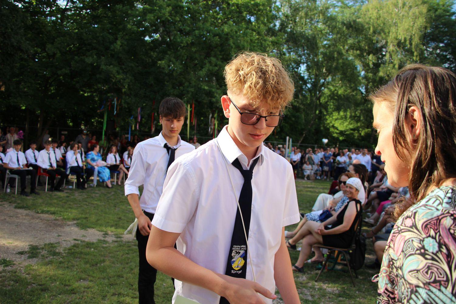 2026-06-19-iskolaballagás