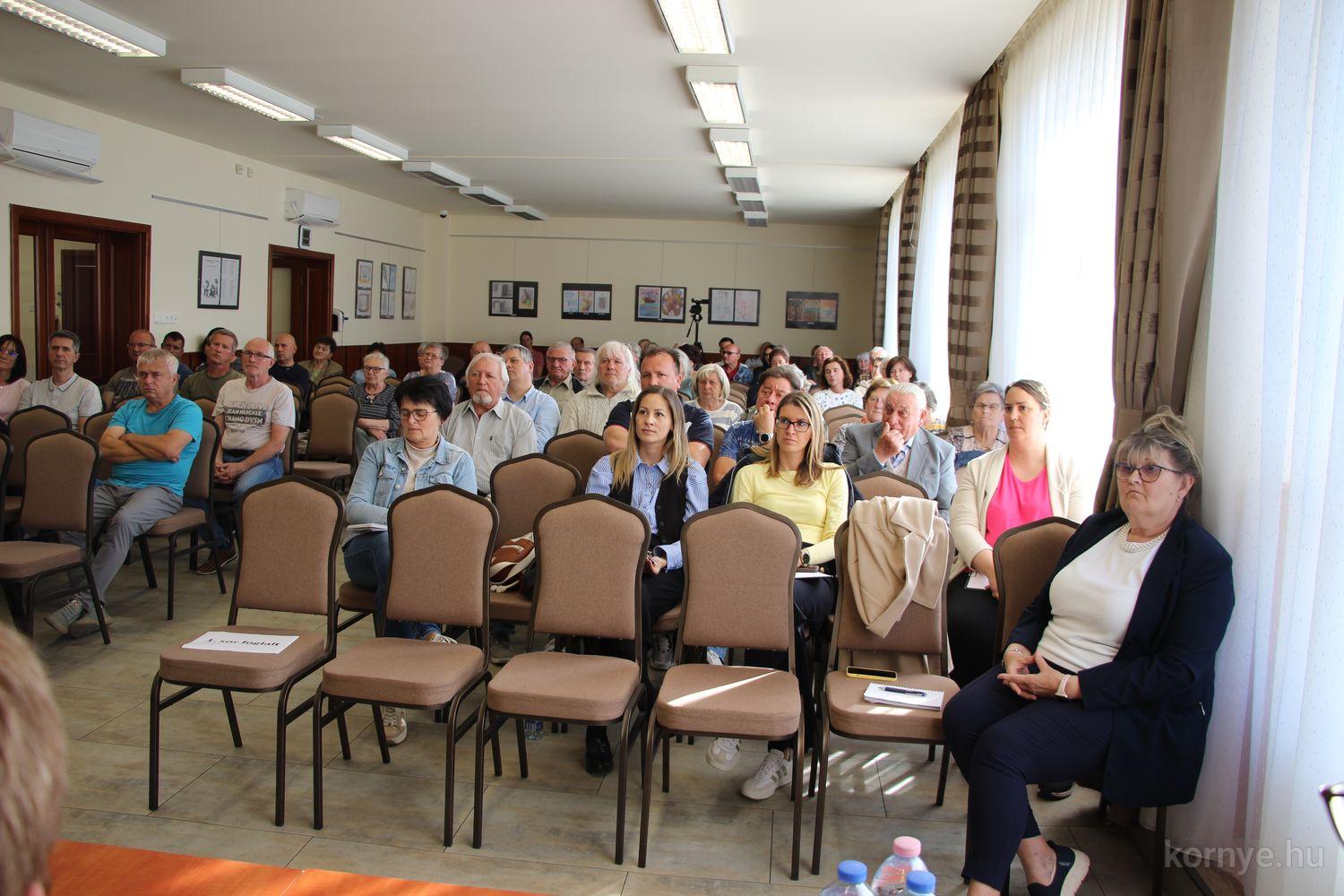 2026-05-18-falugyűlés