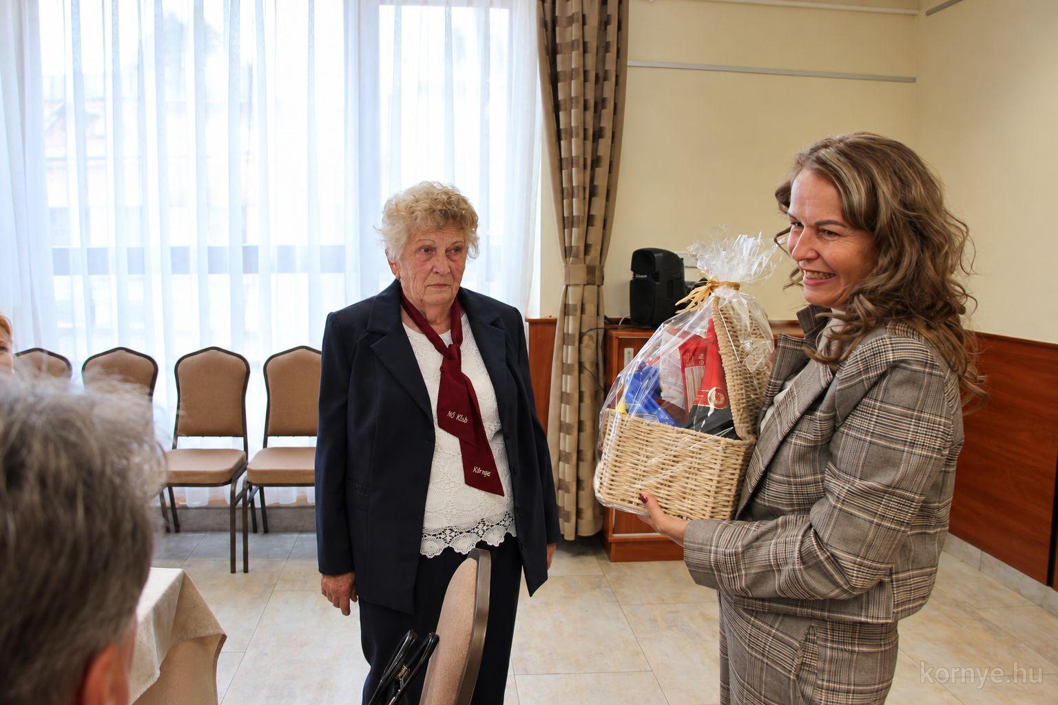 2026-10-08-nőklub-15