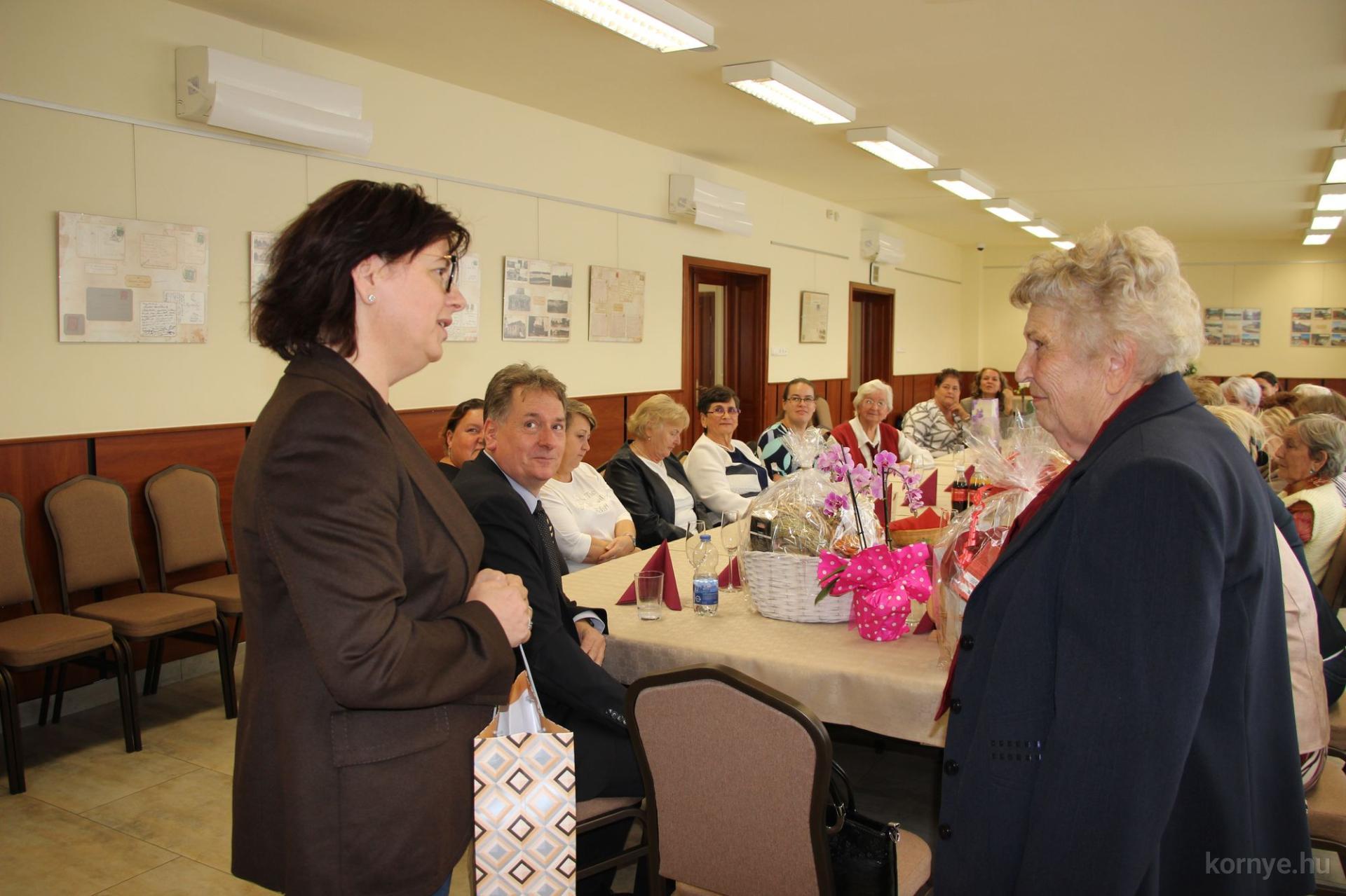 2026-10-08-nőklub-15