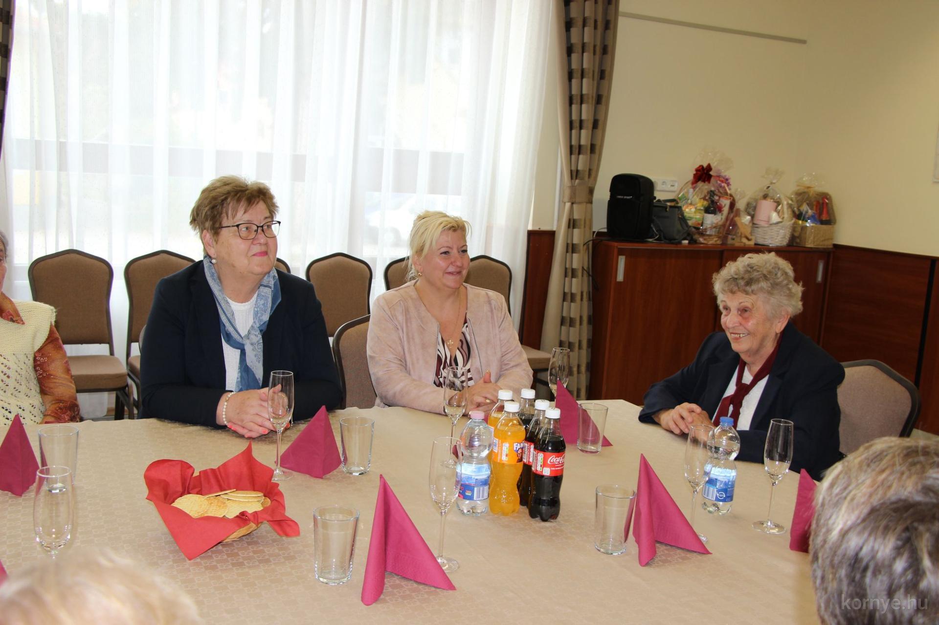2026-10-08-nőklub-15