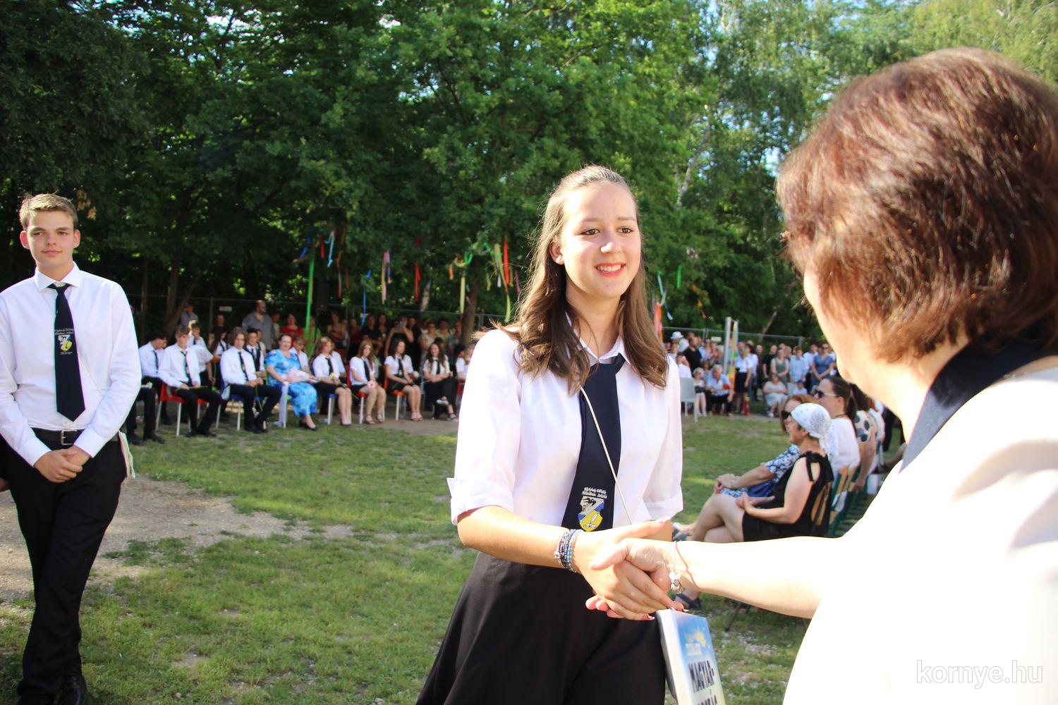 2026-06-19-iskolaballagás