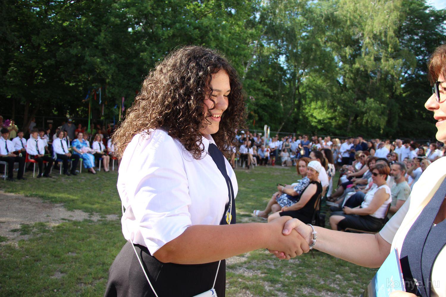 2026-06-19-iskolaballagás